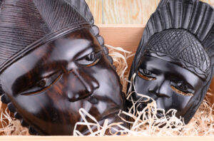 Masques traditionnels d’Afrique – La fabrication de ces objets d’art en perte de vitesse sur le continent